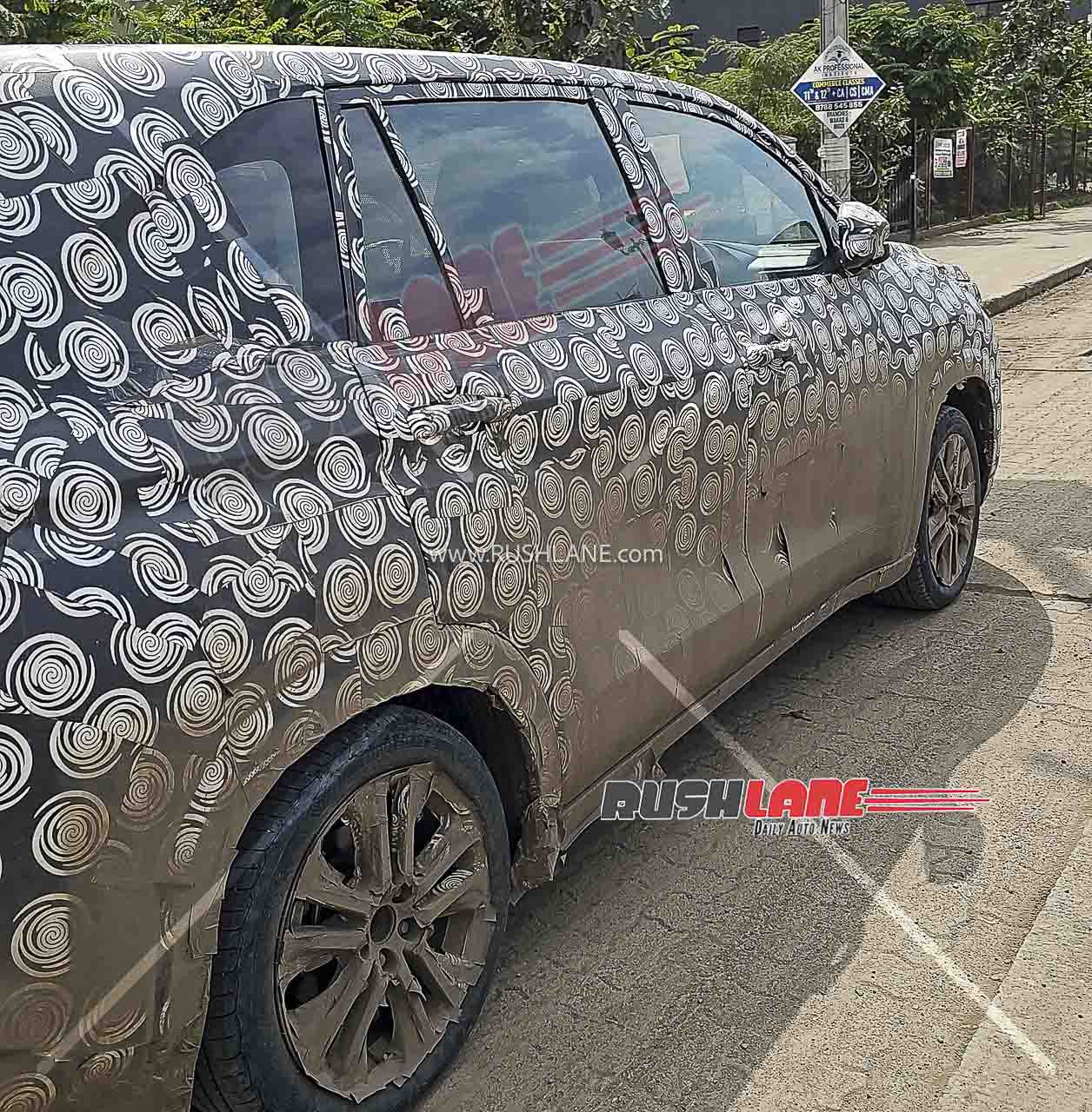 toyota innova hycross facelift hybrid interiors spied 3