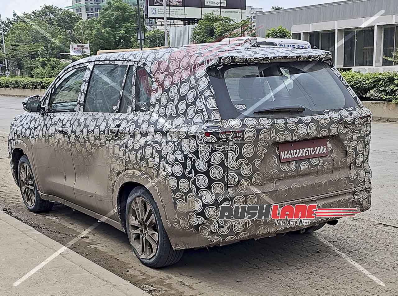 toyota innova hycross facelift hybrid interiors spied 7