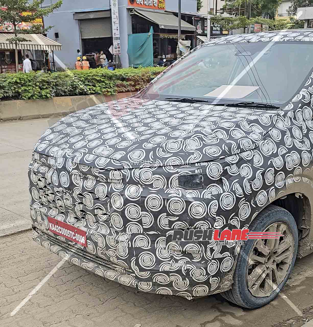 toyota innova hycross facelift hybrid interiors spied 8