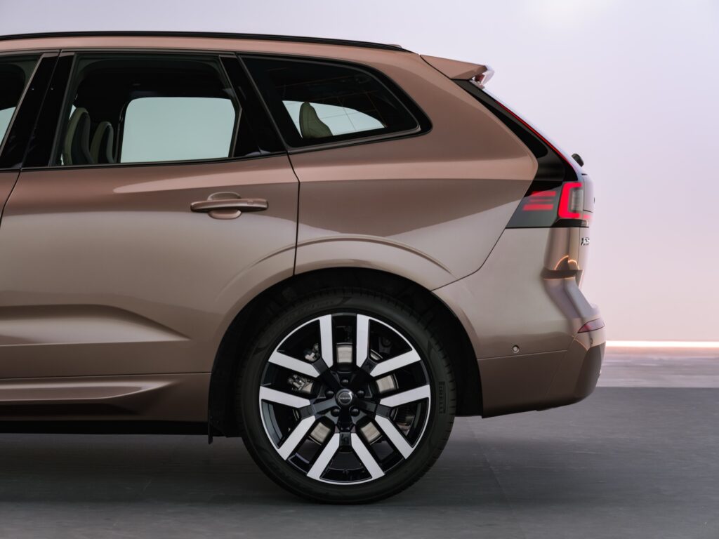 2027 volvo xc90 phev 00033 1024x768