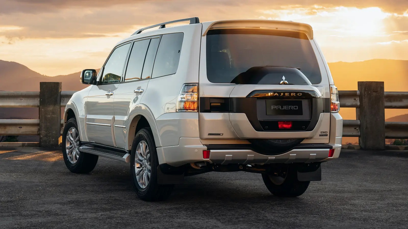 mitsubishi pajero 2021