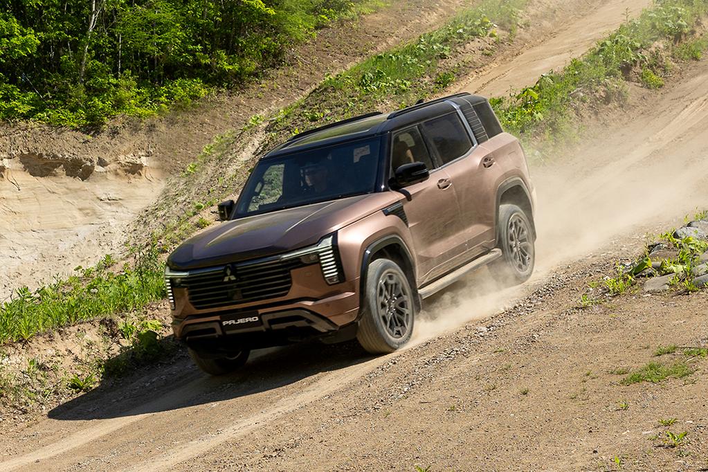 newpajerodrivingonoff road16