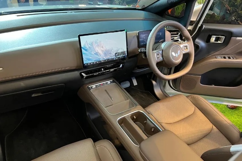 wuling cortez darion meluncur 5