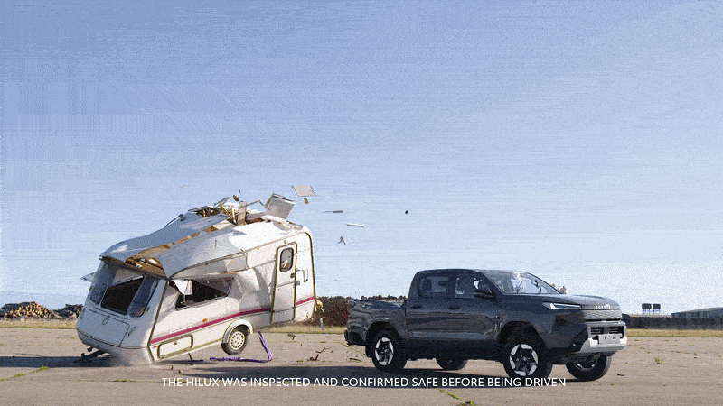 toyotahiluxvscaravan ezgifcom optimize 1