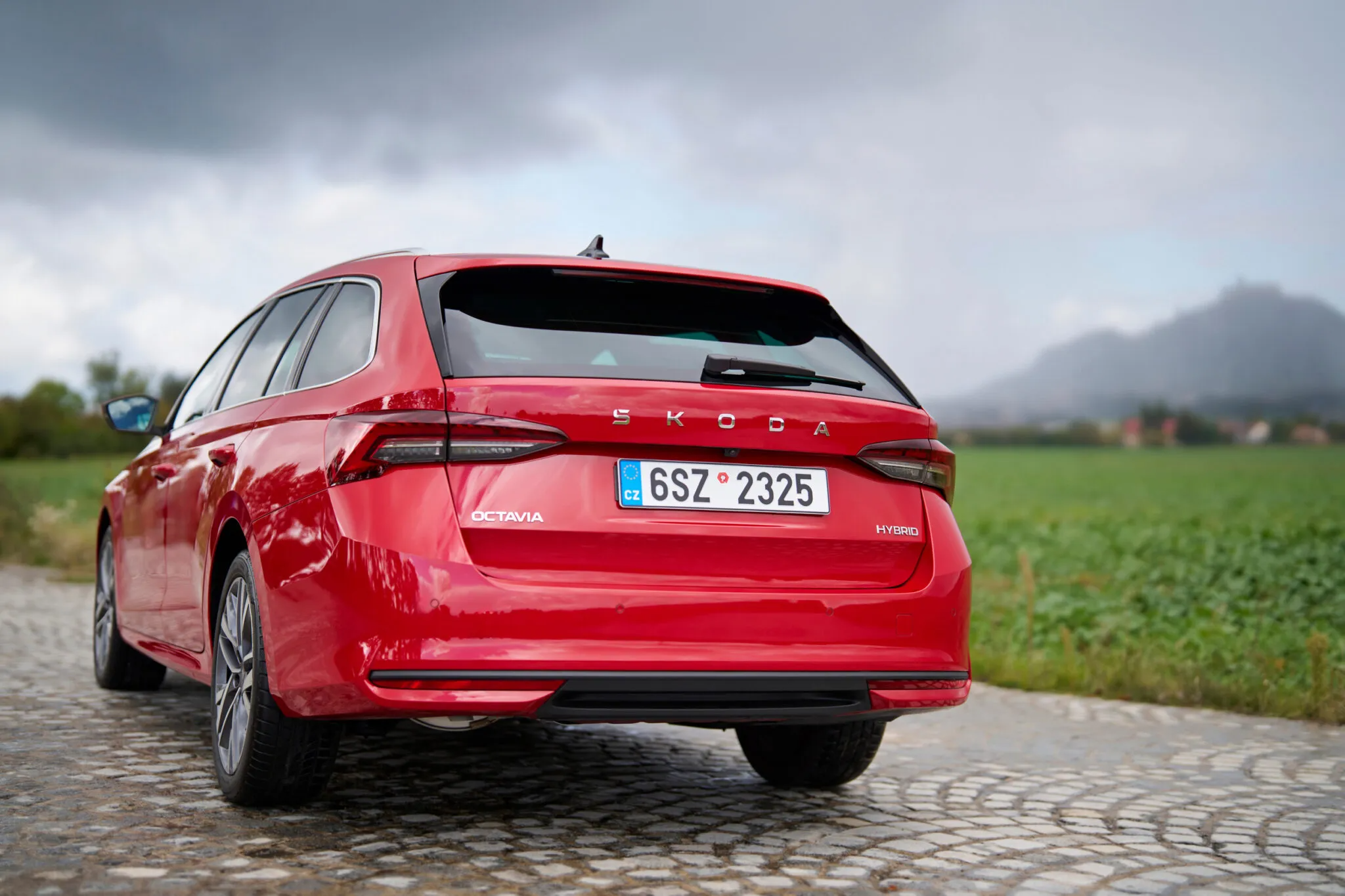 skoda octavia hybrid 105 3 2048x1365