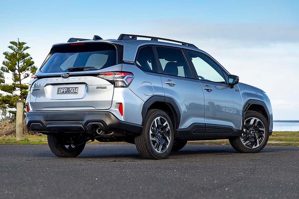 2025 subaru forester hybrid 02 un4h