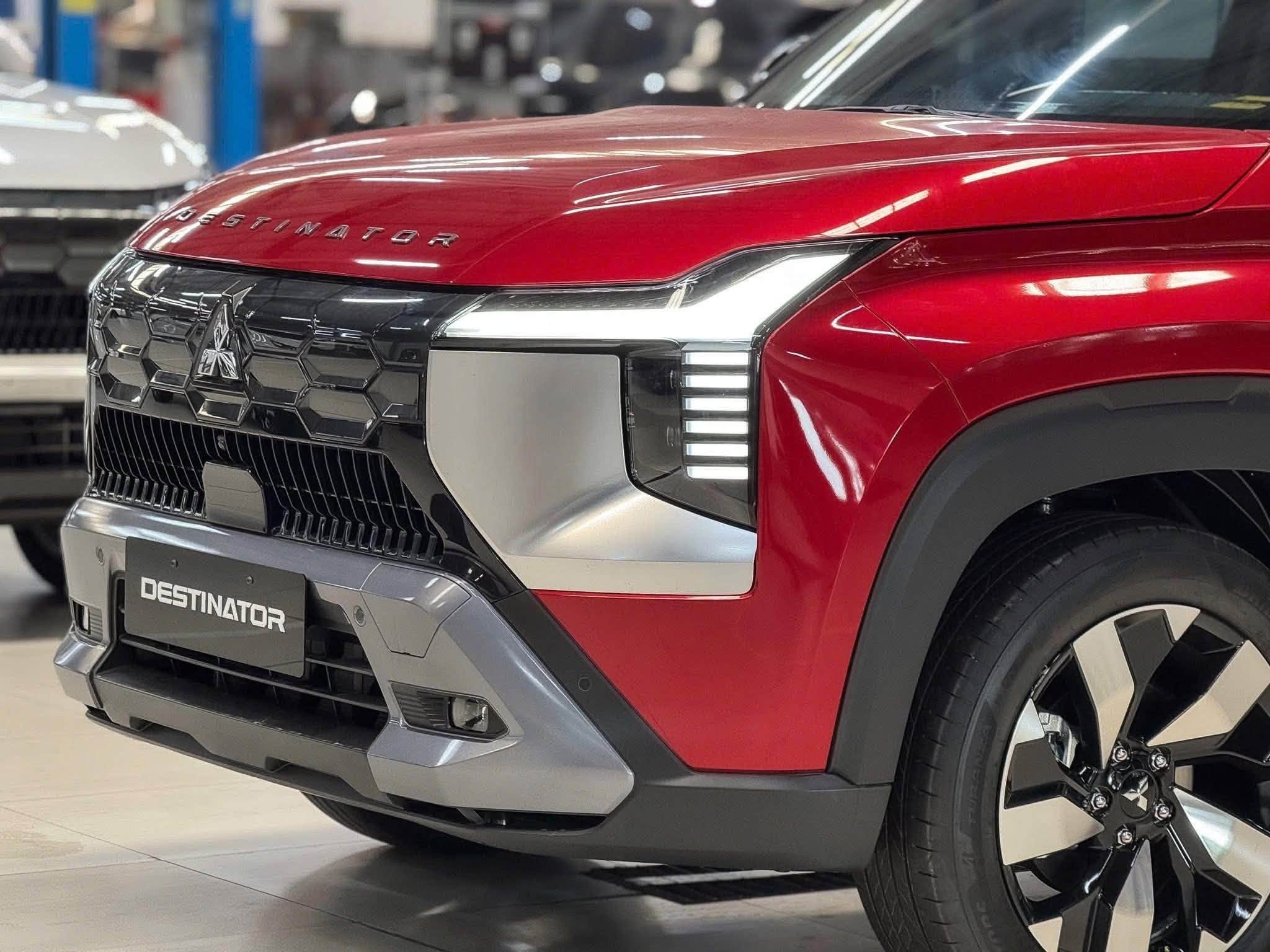 mitsubishi destinator ban chay 2
