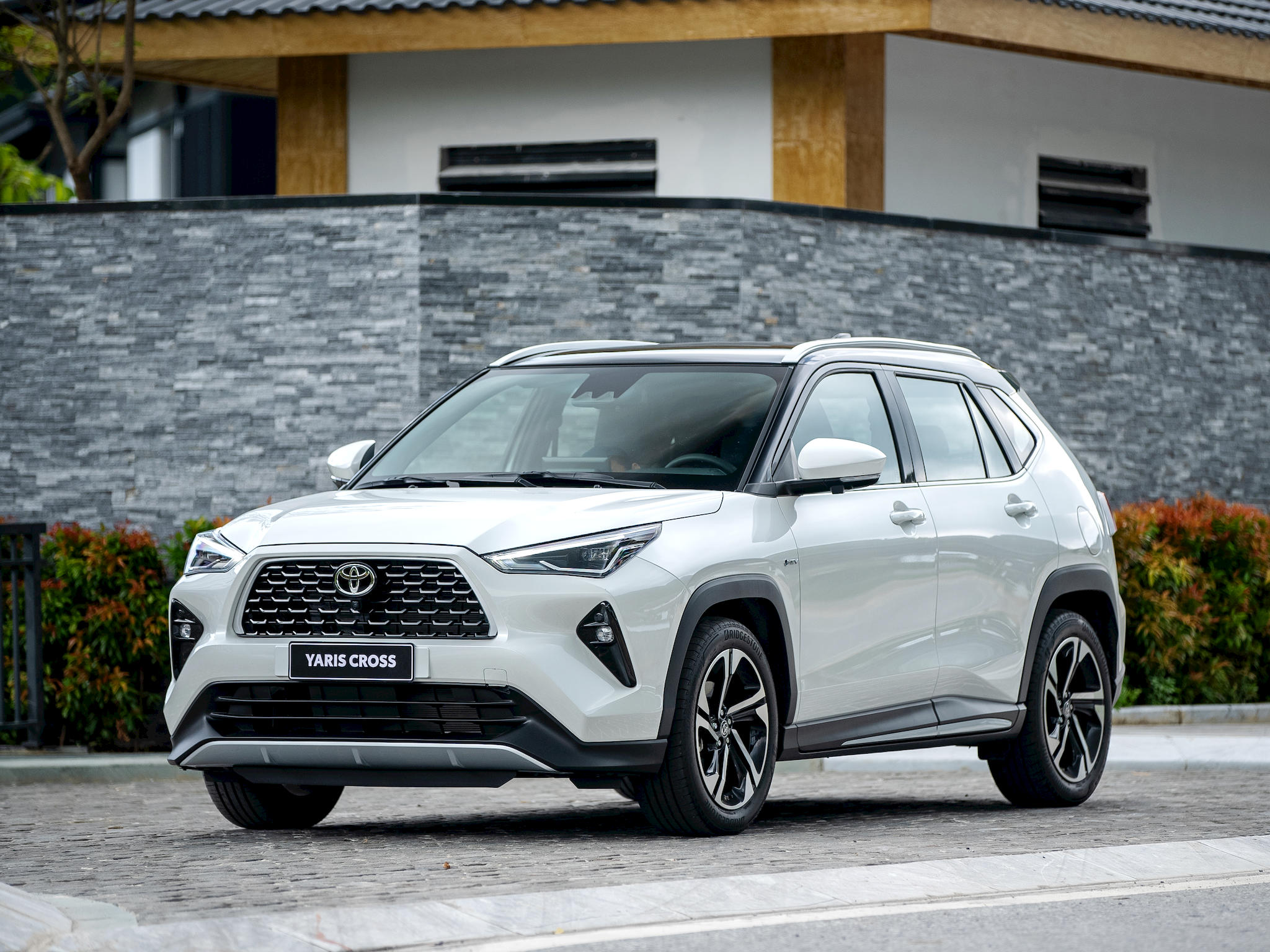toyota yariscross vn 00