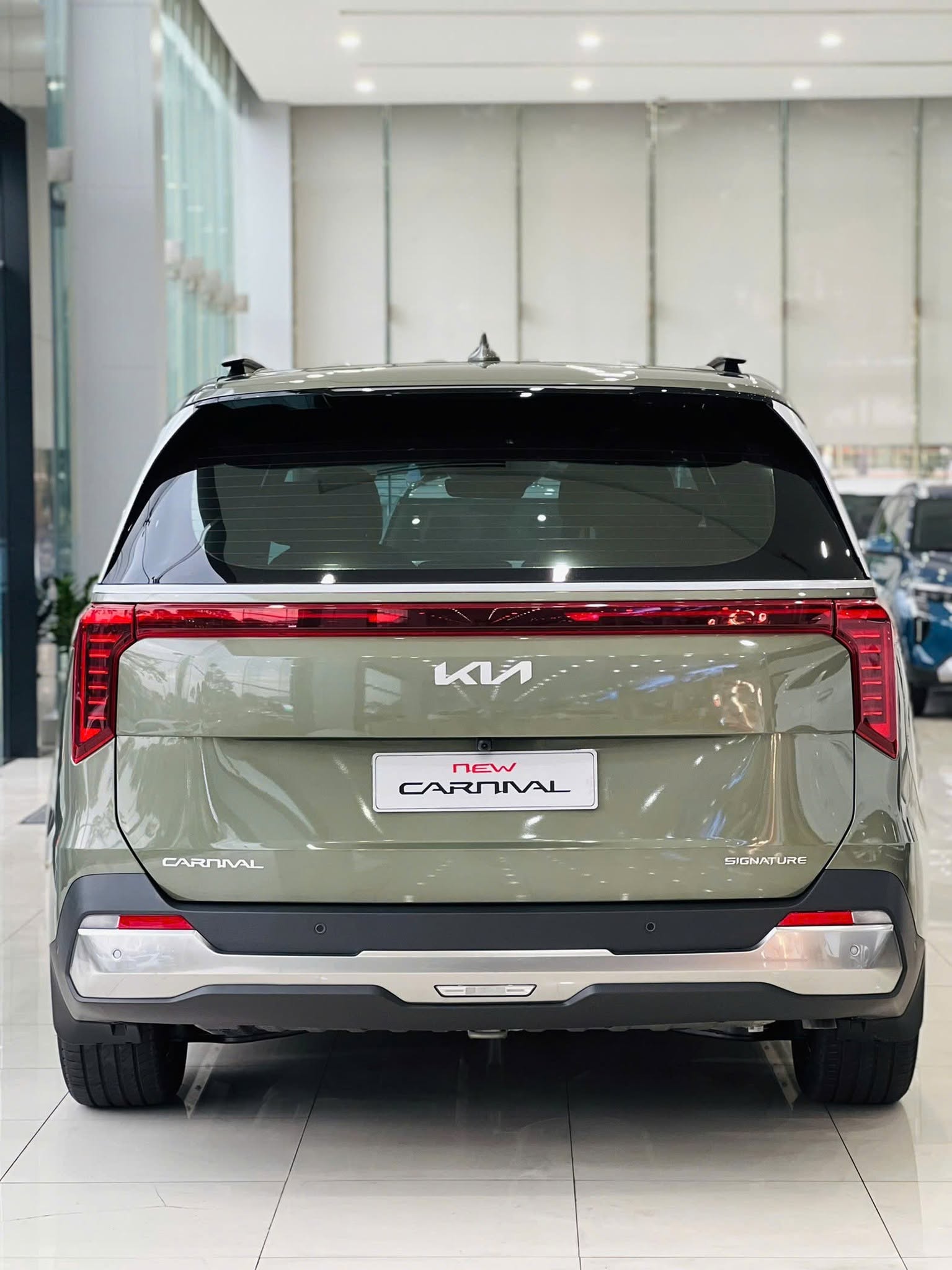 kia carnival giam gia 5