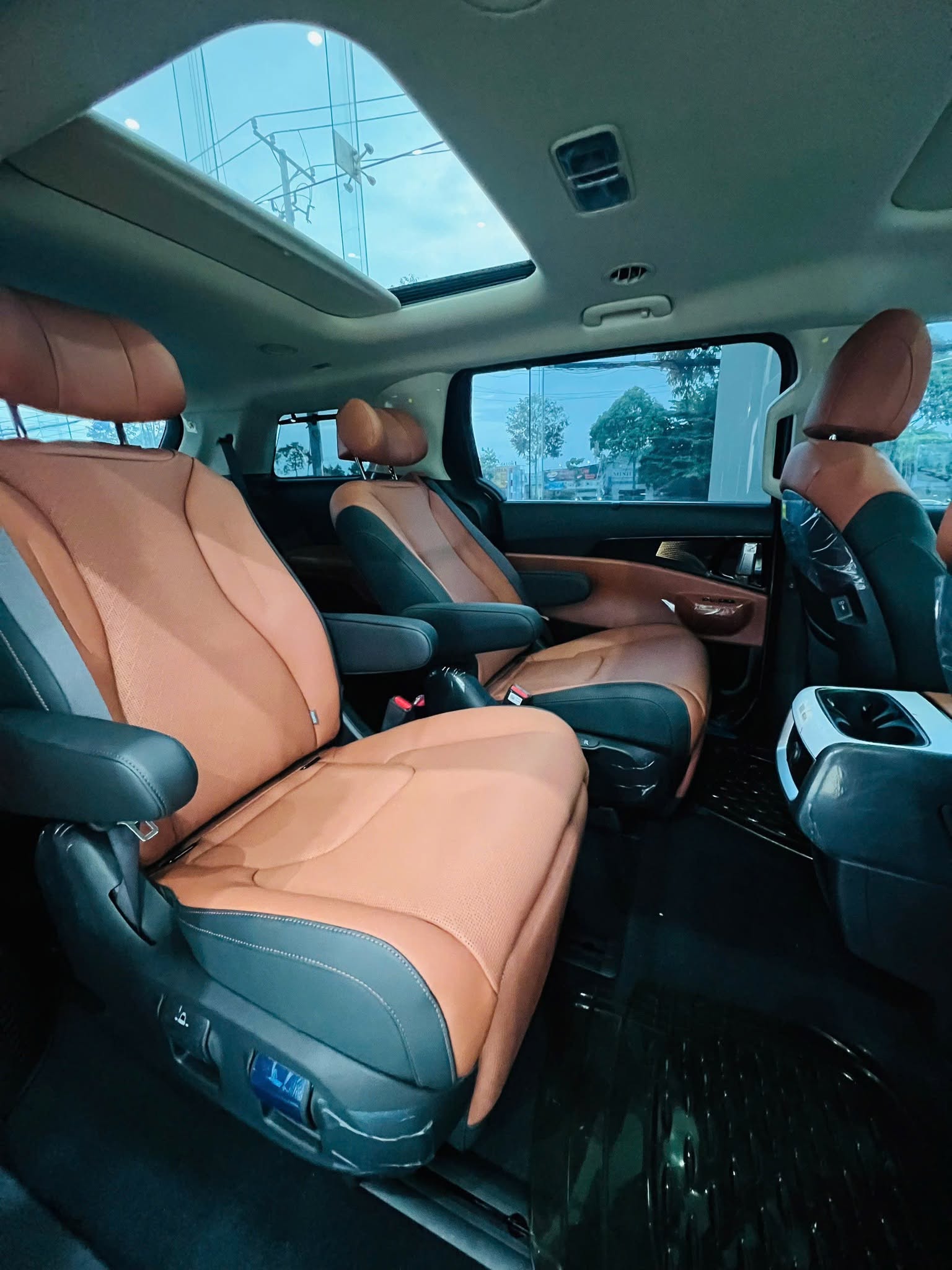 kia carnival giam gia 7
