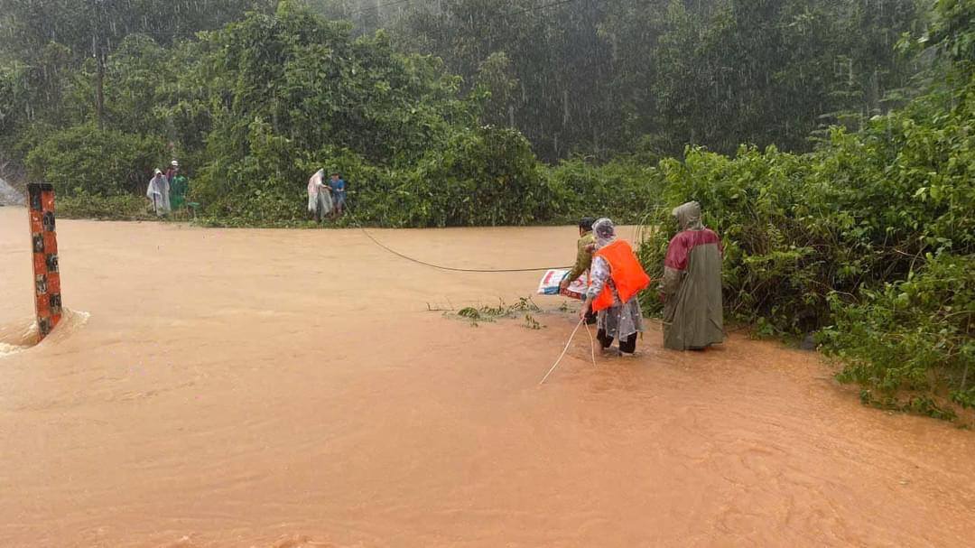 Tìm kiếm người đàn ông mất tích khi đi thả lưới ở Quảng Bình