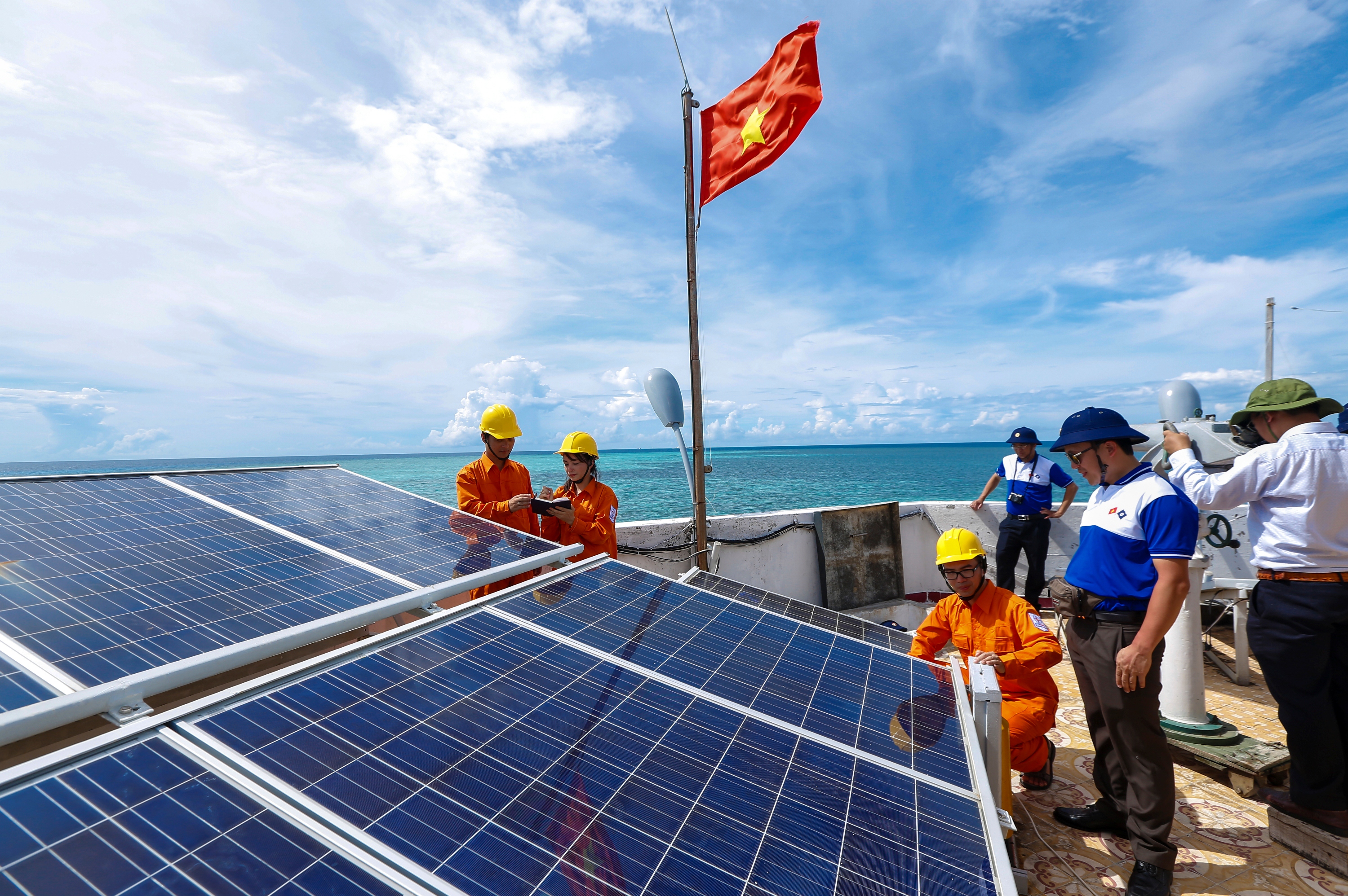 evn spc invests in solar power plant on vietnams con dao island1