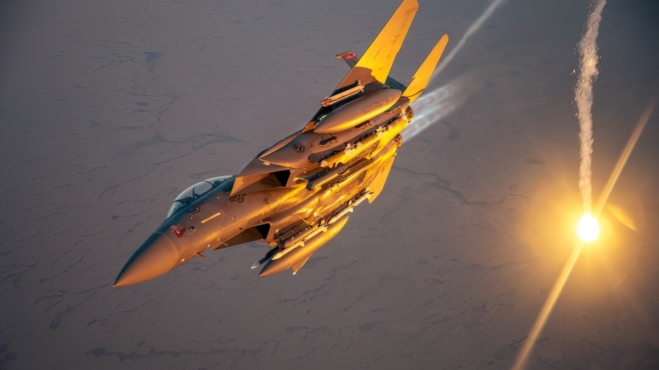 f 15e strike eagle attacking