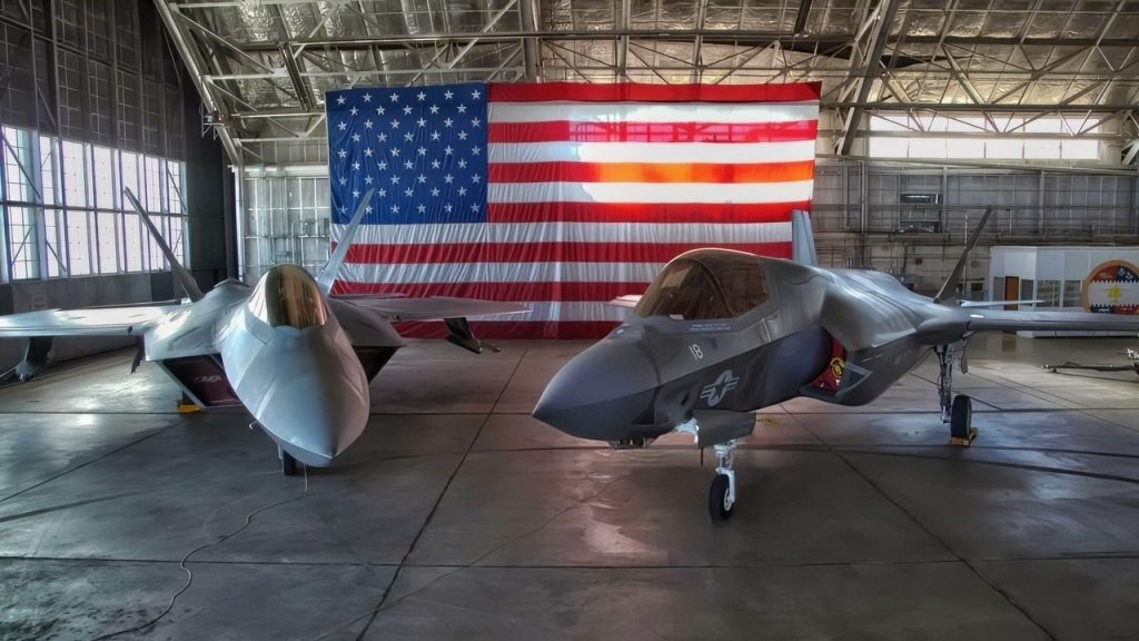 f 22 and f 35 and the flag 1024x576