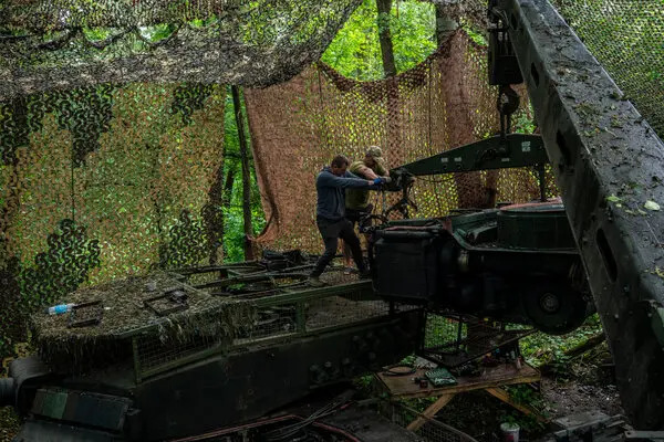 00int ukraine tanks klgz articlelarge