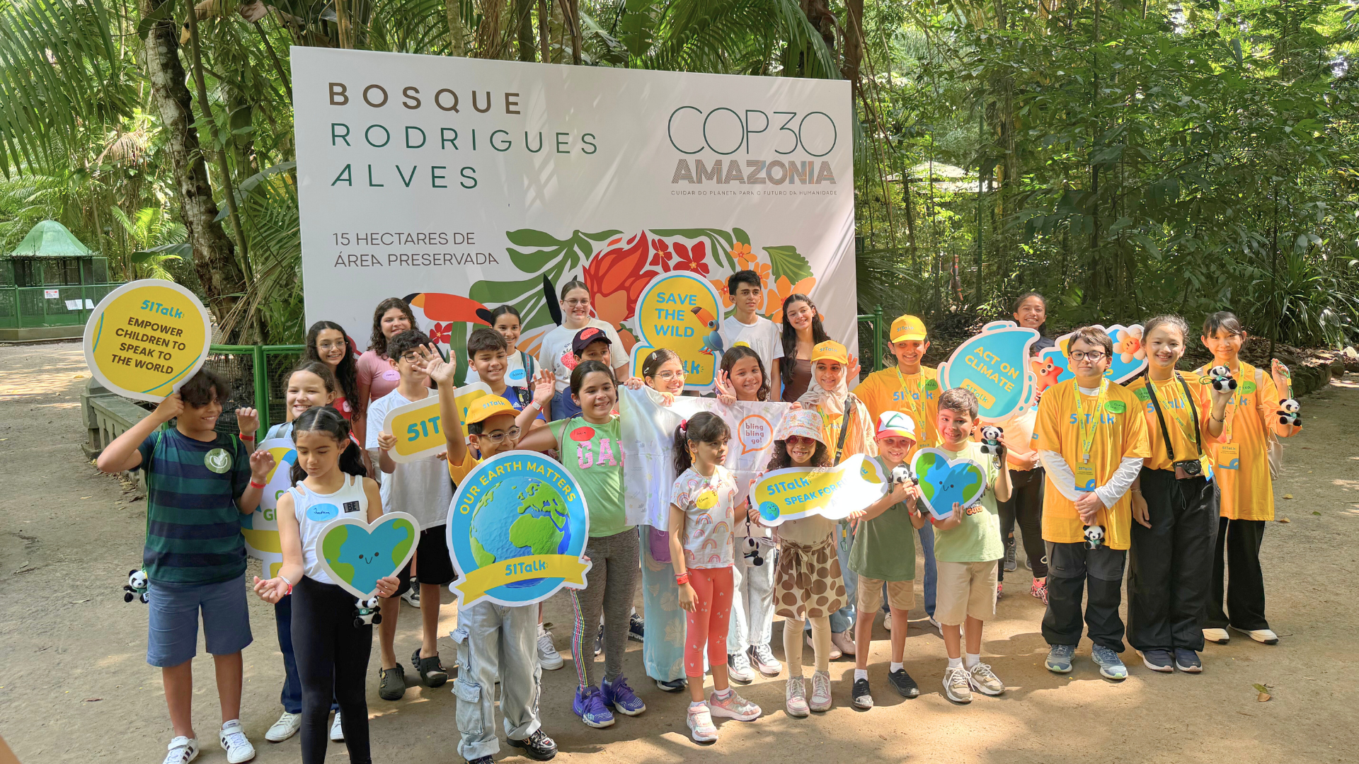 3 anh chuyen tham quan va kham pha voi cac ban nho ban dia tai brazil