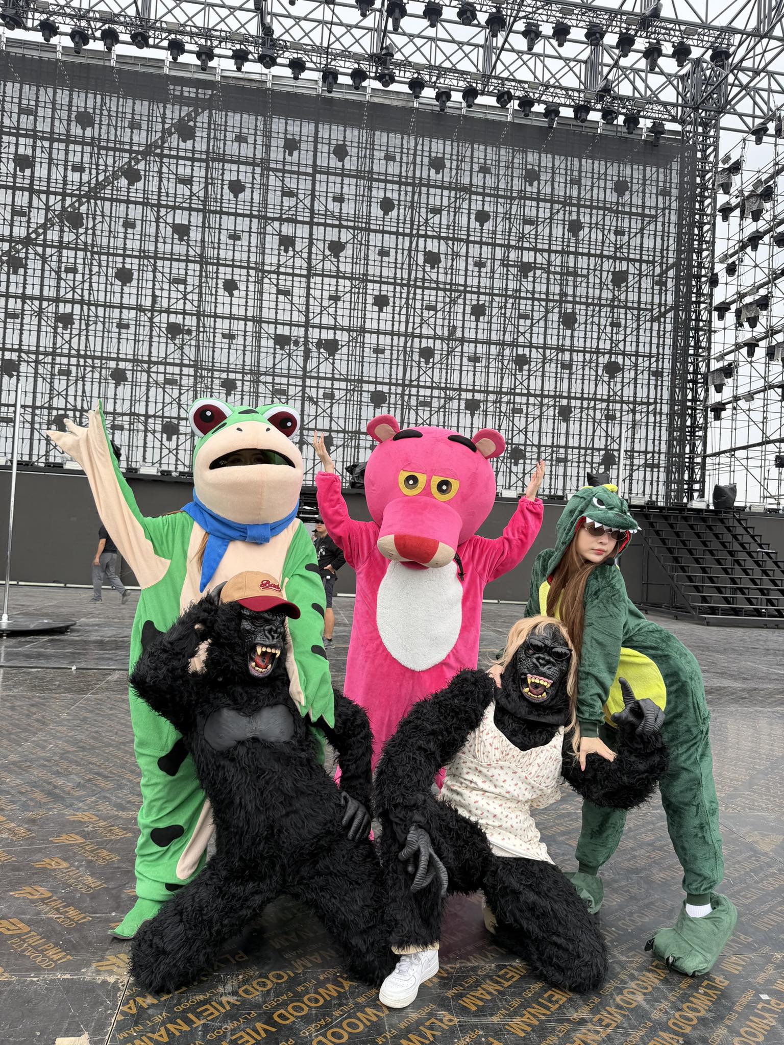 59900204814574328557521807092098483587349575n