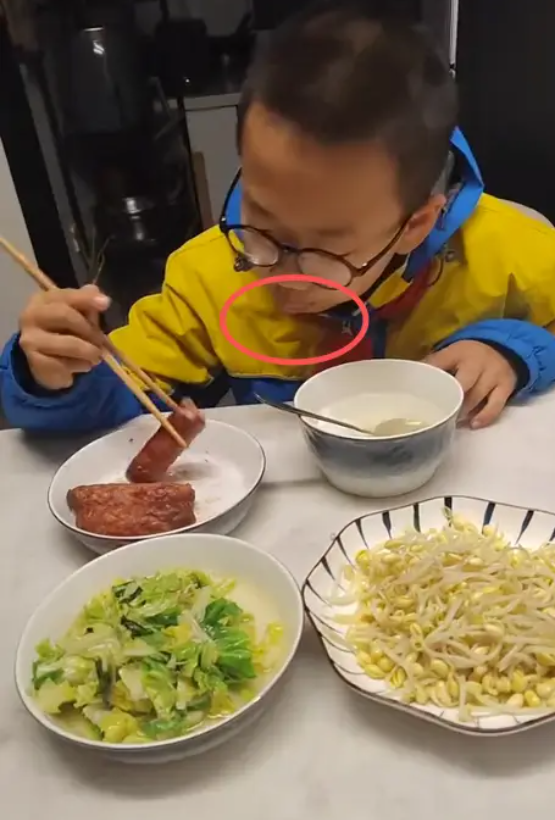 buc anh khien cu dan mang hot hoang