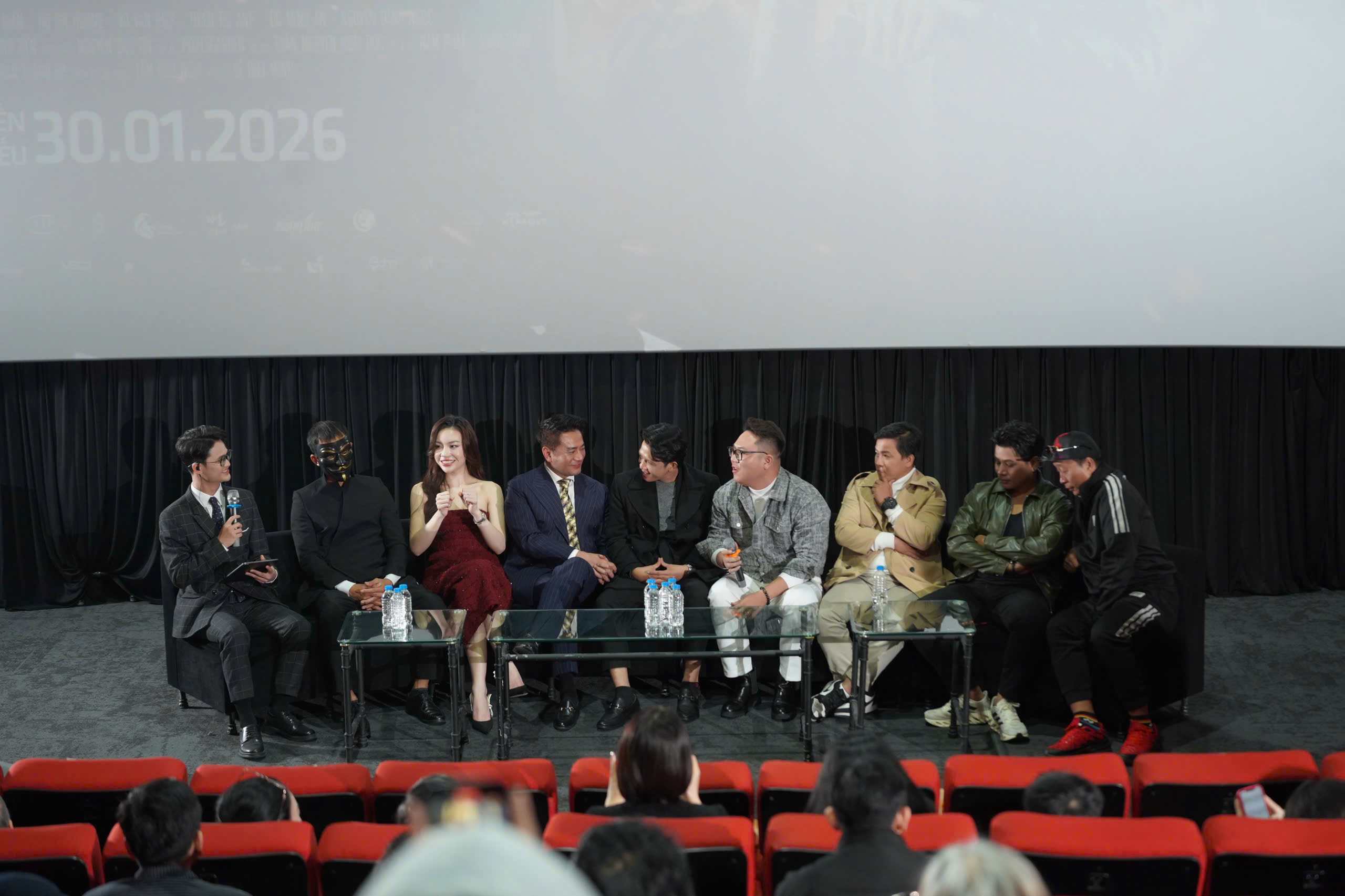 ekip doan phim chia se giao luu voi khan gia 2