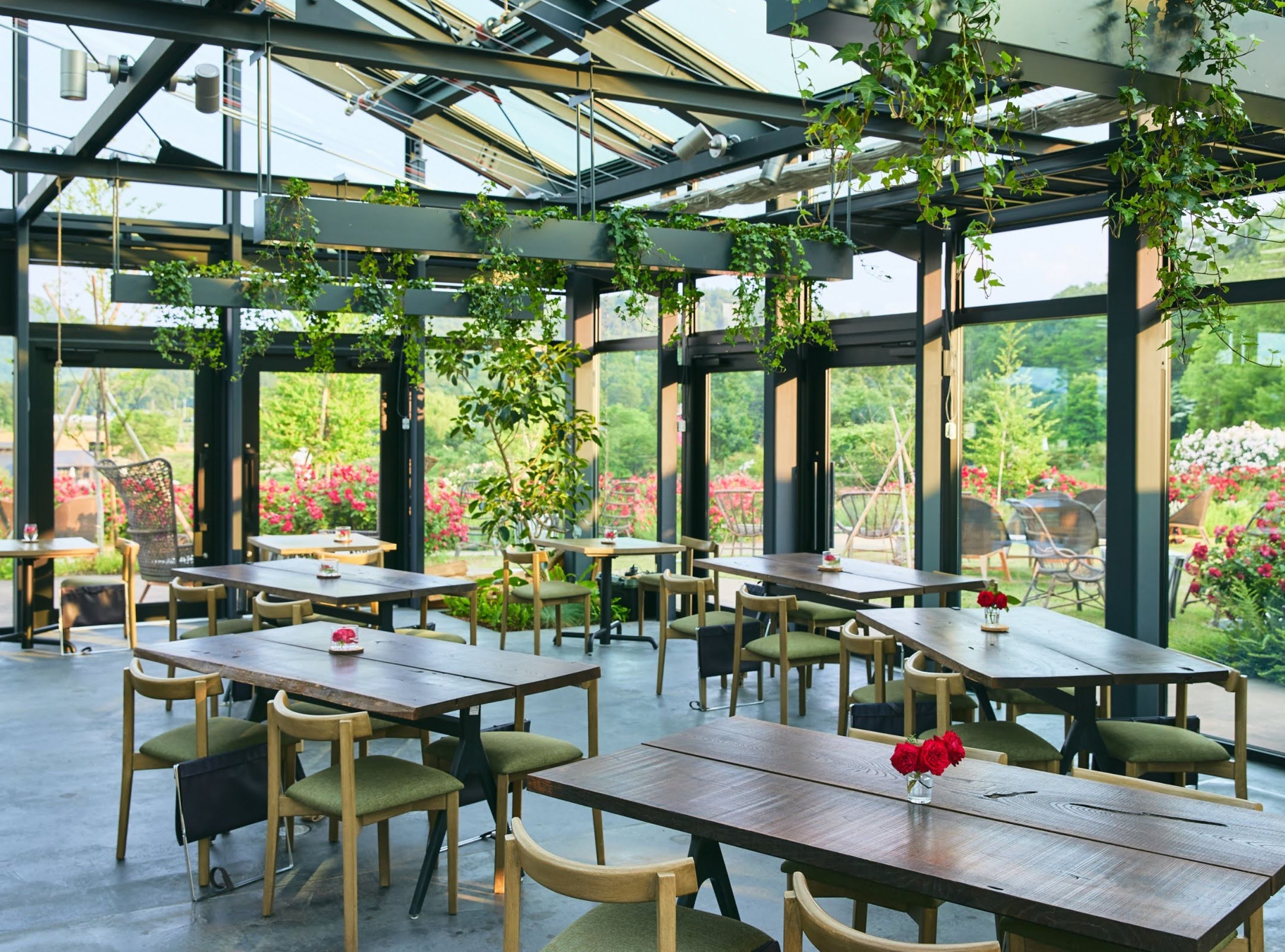 nha hang trong khuon vien ngap tran sac hoa