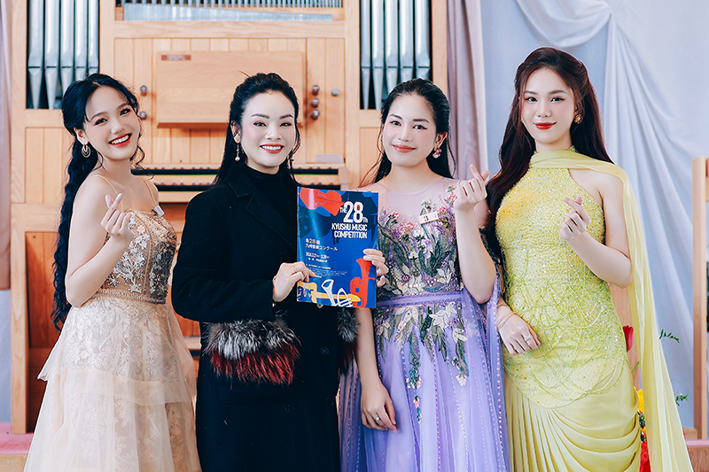 tan nhan va cac hoc tro uu tu cua minh du thi