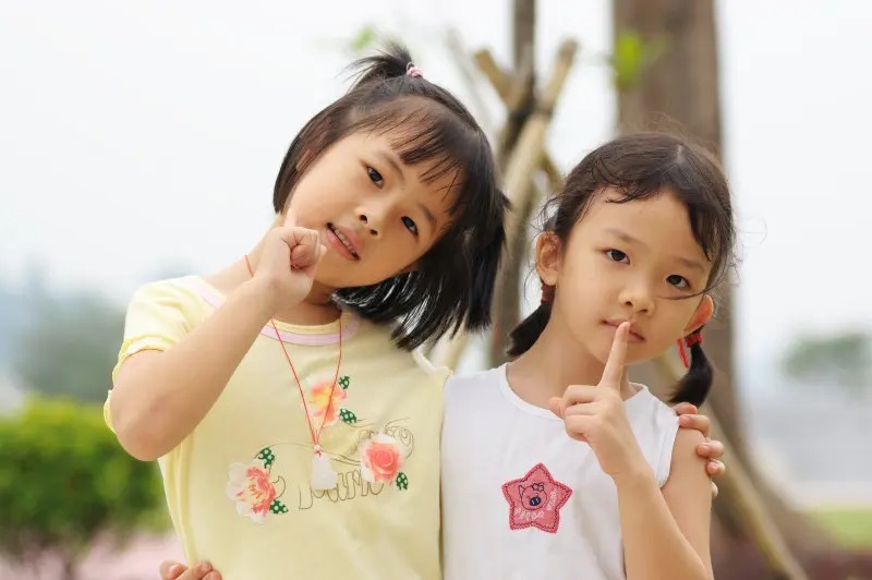 two asian kids 162474711
