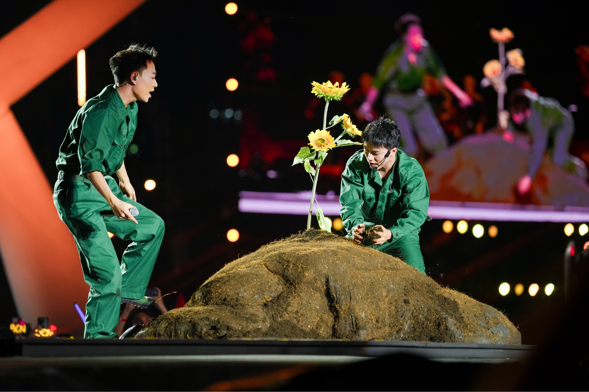 nhin lai day 1 nguyen hung bui cong nam1