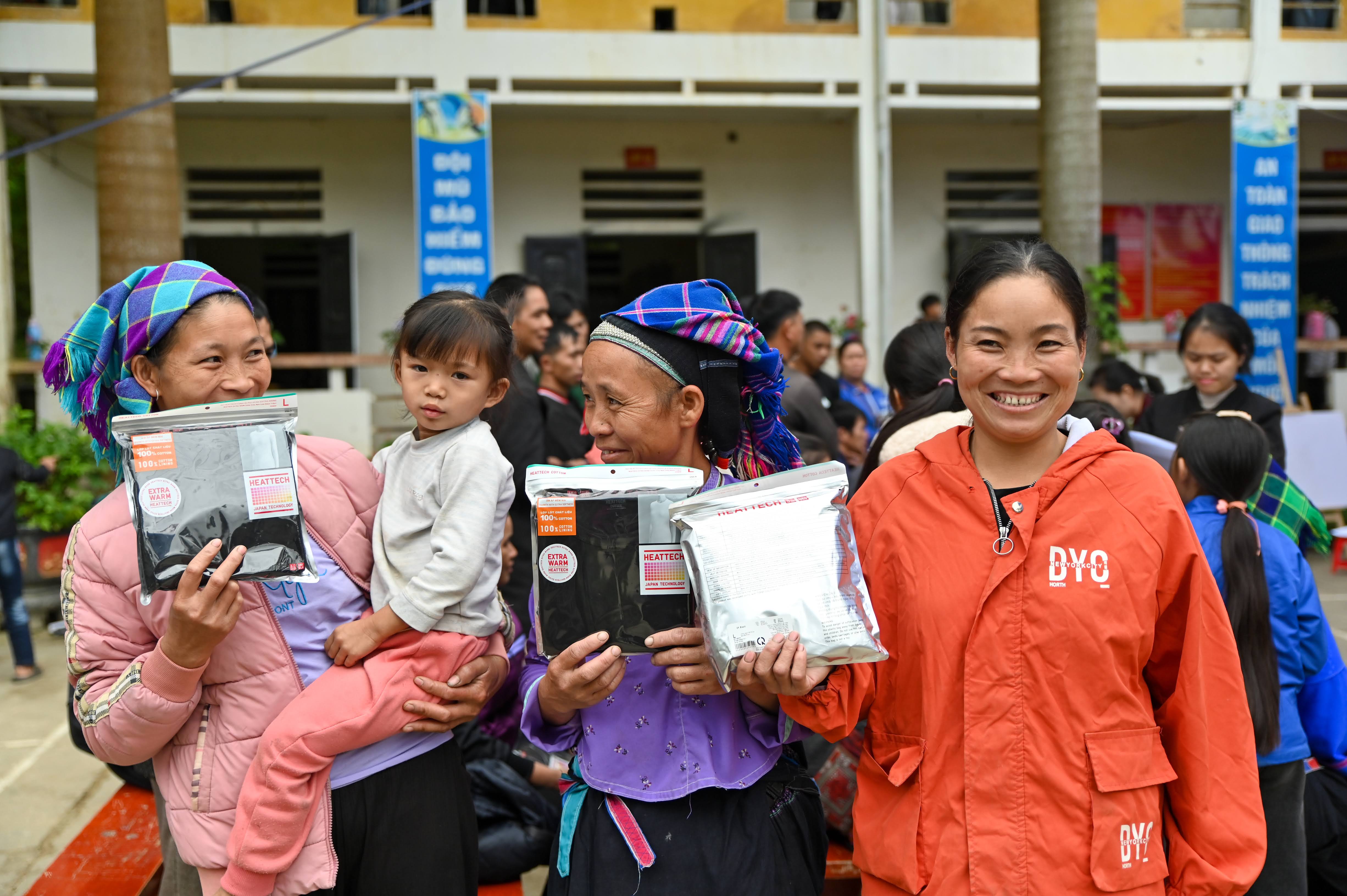 du an the heart of lifewear tang ao giu nhiet heattech cho nguoi dan co hoan canh kho khan tai cac vung cao du an the heart of lifewear tang ao giu nhiet heattech cho nguoi dan co hoan canh kho khan tai cac vung cao