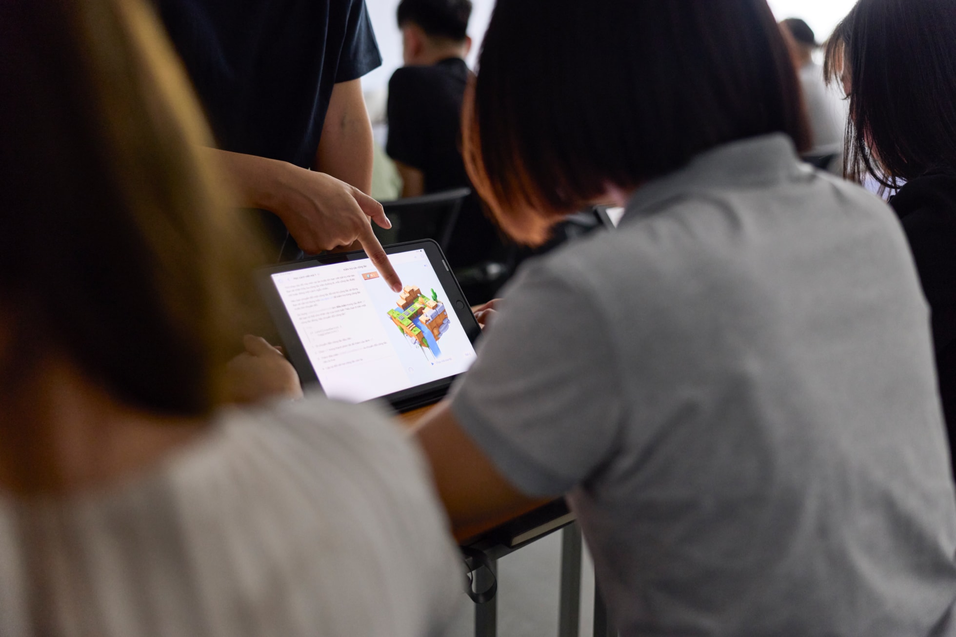 apple education hub vietnam students with ipad in class 01bigjpglarge