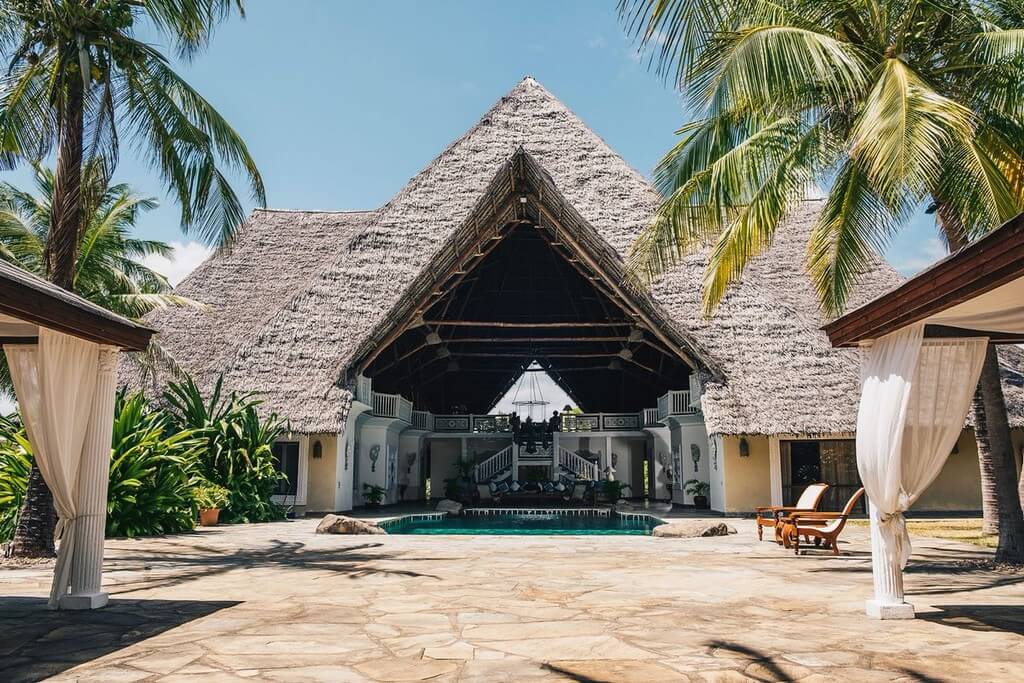 get to know naomi campbells luxurious villa in kenya 7