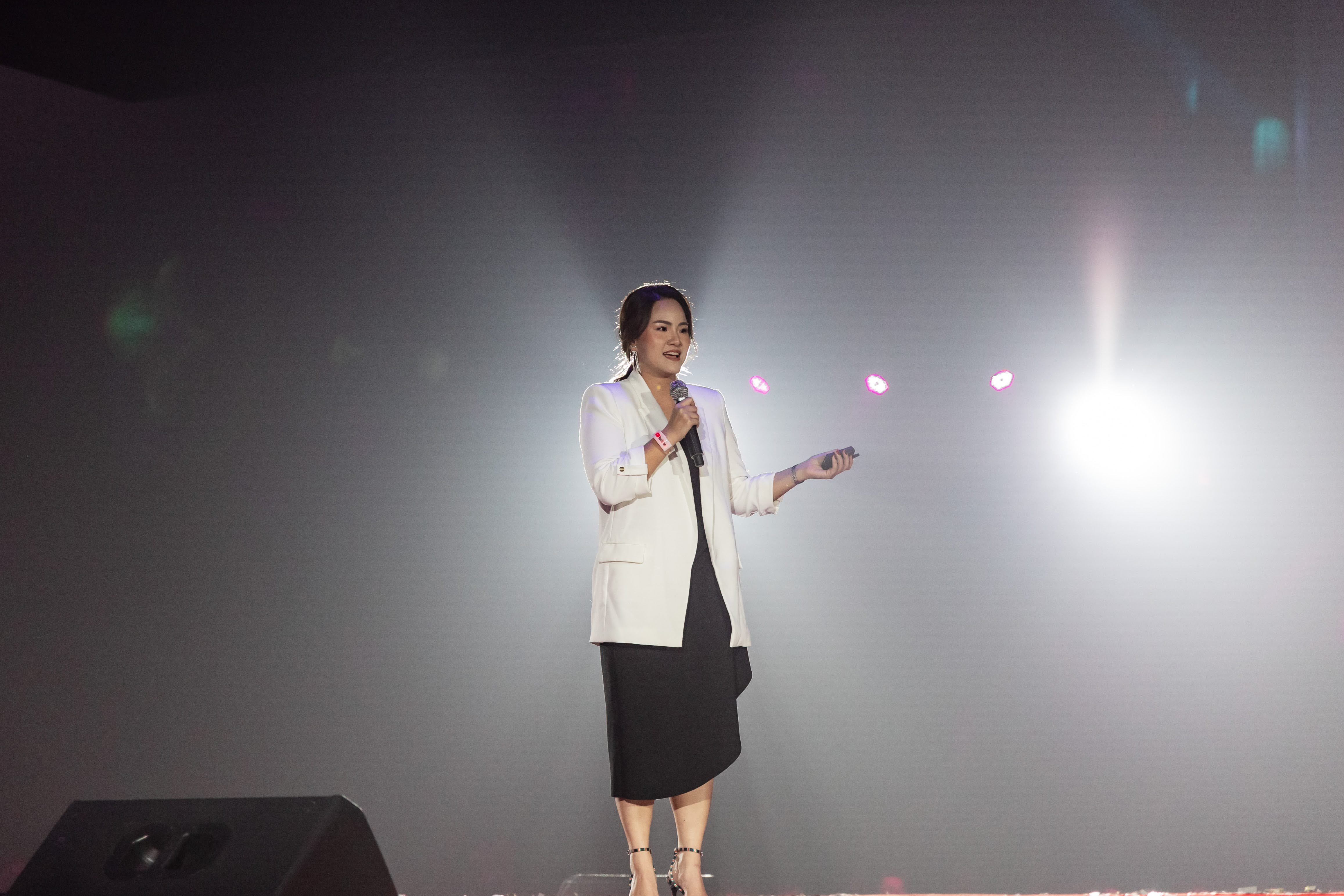 ba uyen le giam doc kinh doanh youtube viet nam philippines phat bieu 2