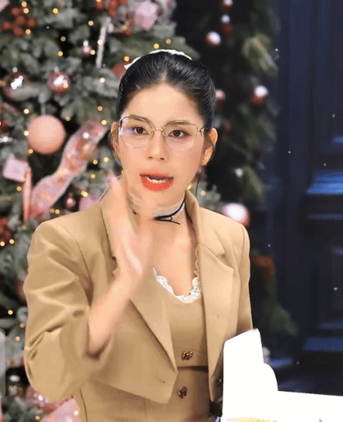 ilovetikcomtiktokmedia0015dcfaea3eabc10e1fda717f97bb2063c ezgifcom resize