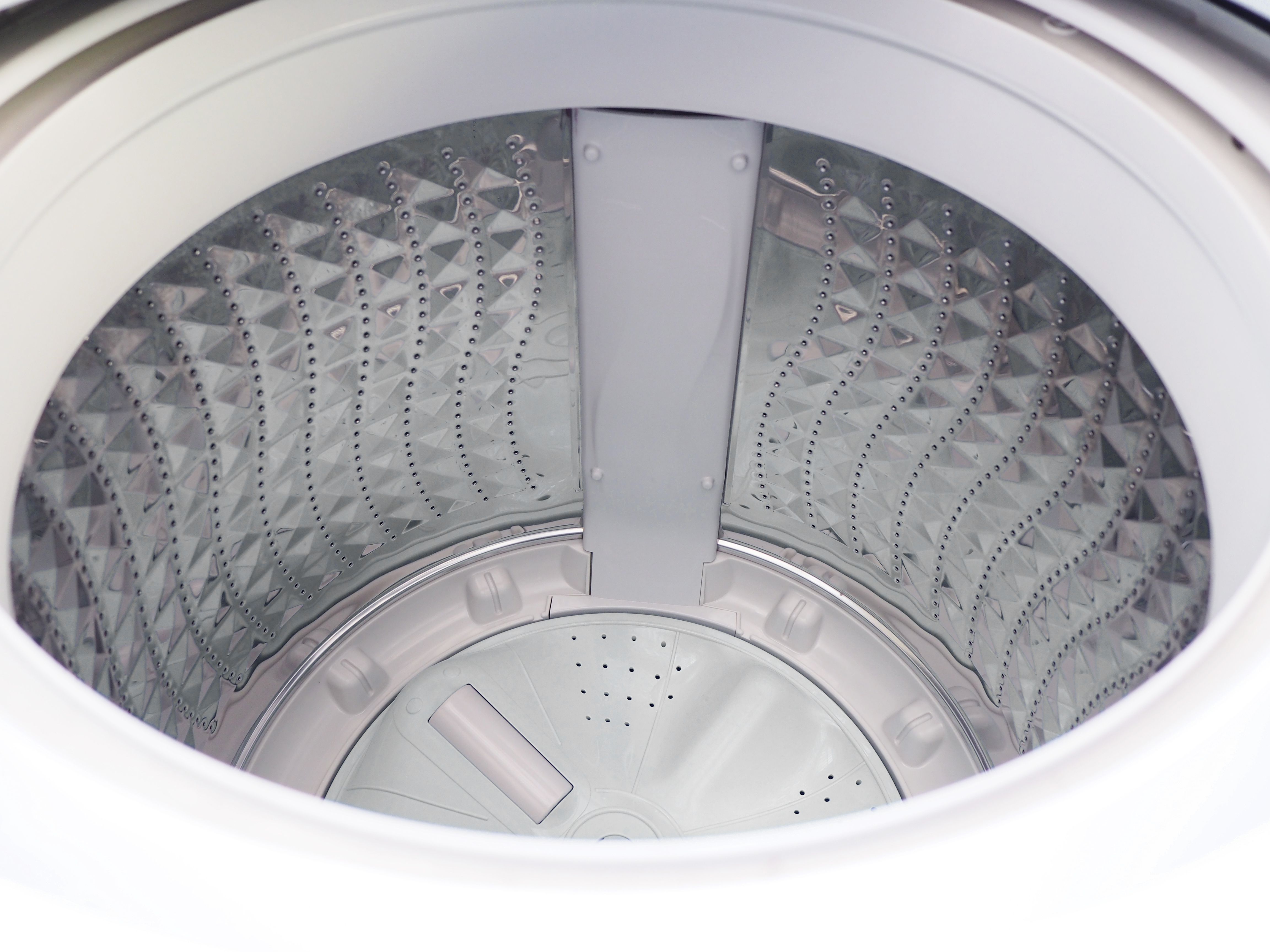 clean top loading washing machine gettyimages 1244505022 f6b56a8dd1da40a2a1be2c790ce5034f