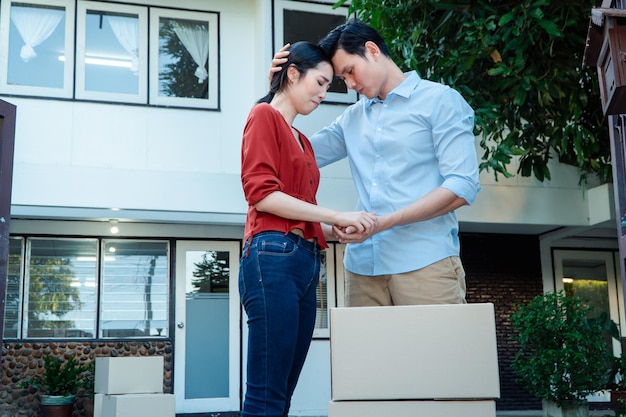 ng his wife woman hugging her husband cry front house full cardboard boxes transport move out day moving home concept1209554 3902 1736653597127 1736653597626911685421
