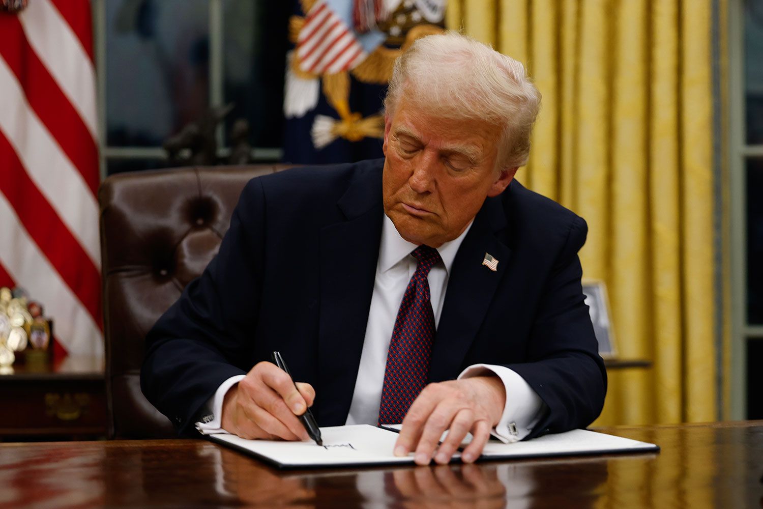 donald trump olval office 01192025 58 1b4a3e9391d8428caaef1f33299246b1