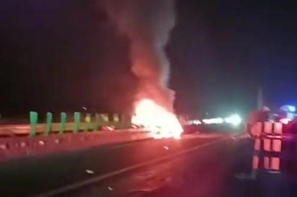 xiaomi su7mxh crop 1743495176910