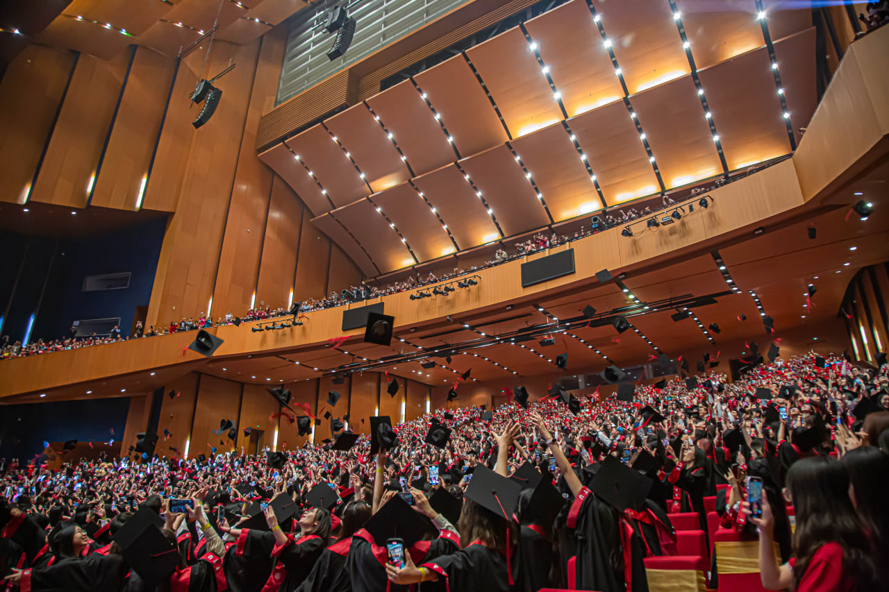 photo2025 04 0619 21 00