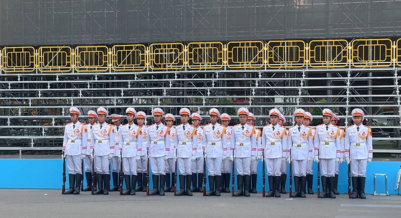 photo112025 04 1821 06 25