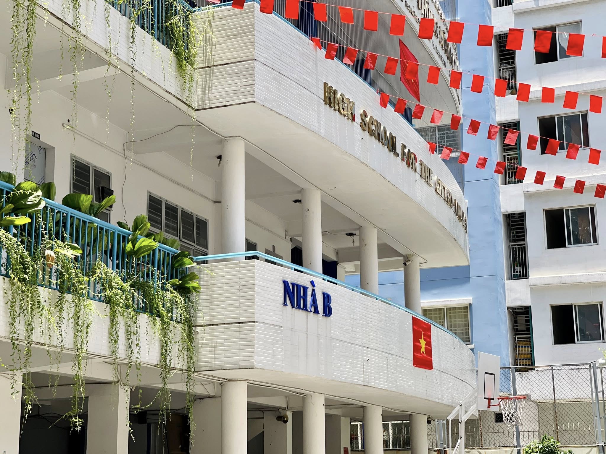 4935147046831843242651719208340620417692974n