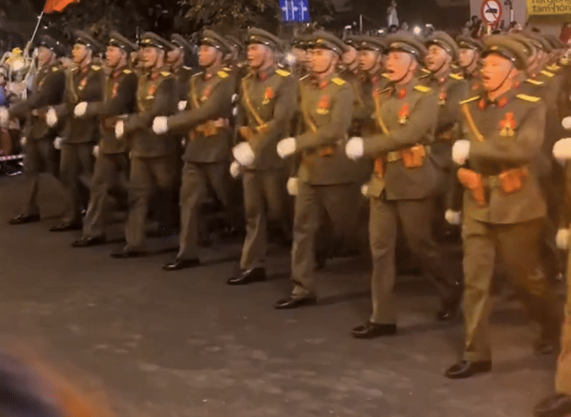 ezgif 342a8d2c499c09