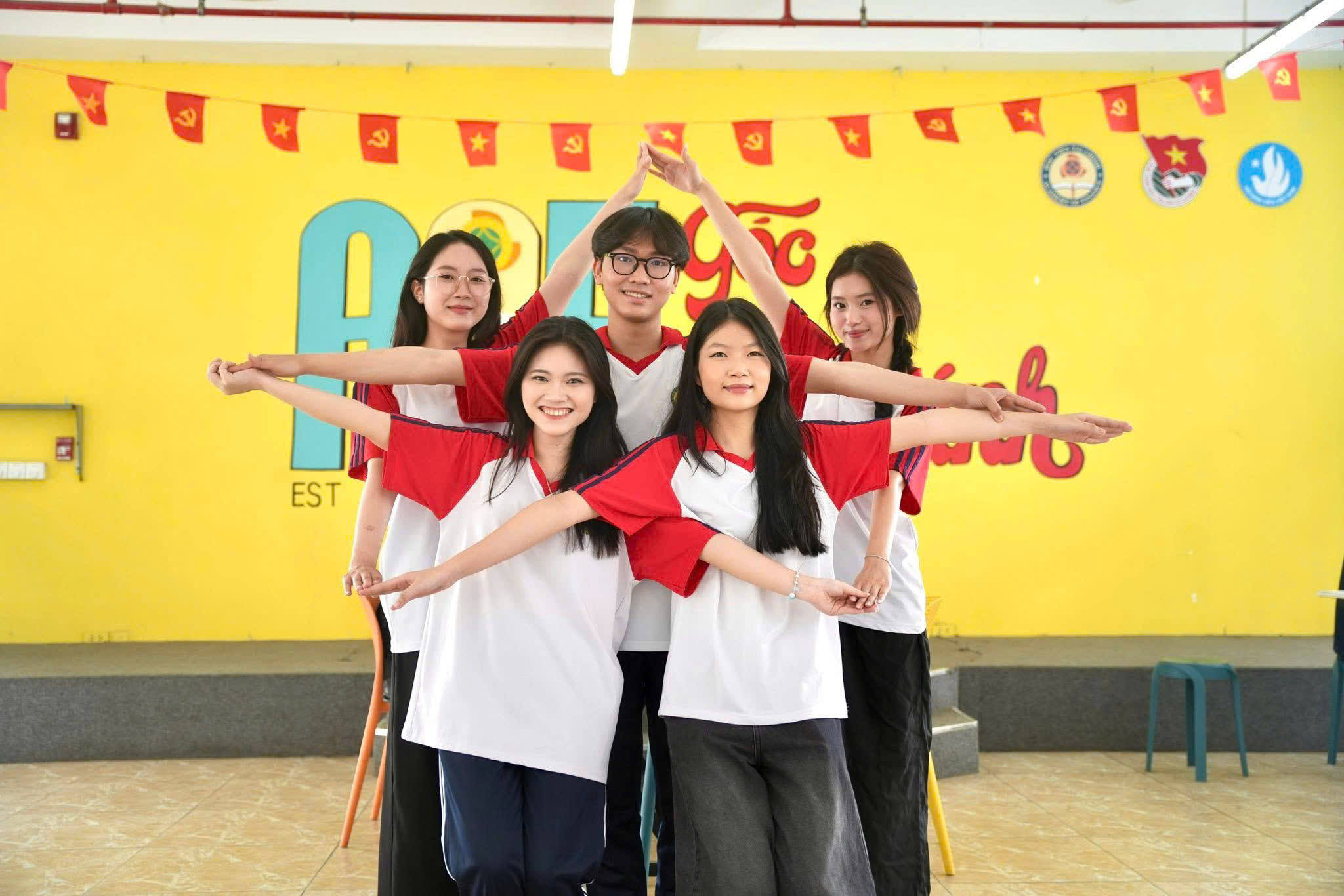 z65404413963272e30c1ce750cece233c1a30bb9423555