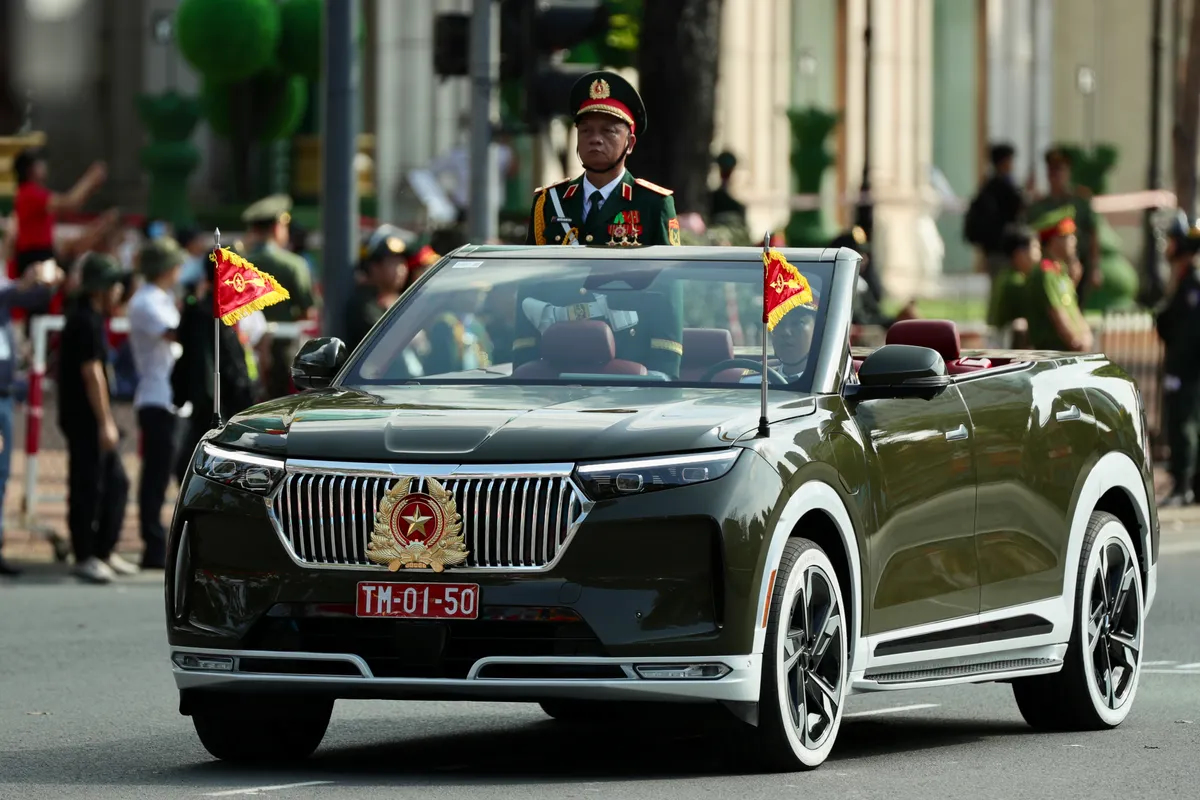 Cận cảnh xe VinFast VF 9 mui trần tại buổi tổng duyệt diễu binh, diễu hành kỷ niệm 50 năm Ngày Giải phóng miền Nam, Thống nhất đất nước