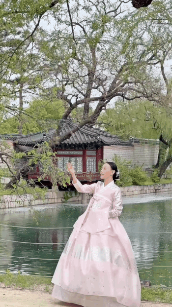 ilovetikcomtiktokmedia0013c128173c73eebe7cdd90cb4ad7a1eae ezgifcom resize