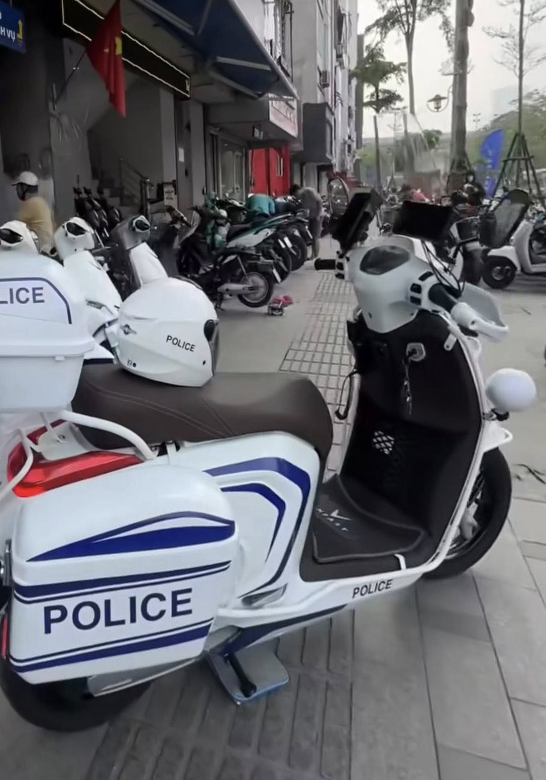 50242440610510687803128551654874401318408963n copy