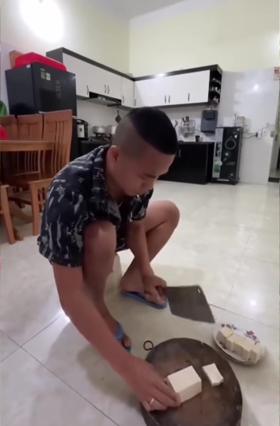 snaptik7516606127161740552 frame at 0m4s