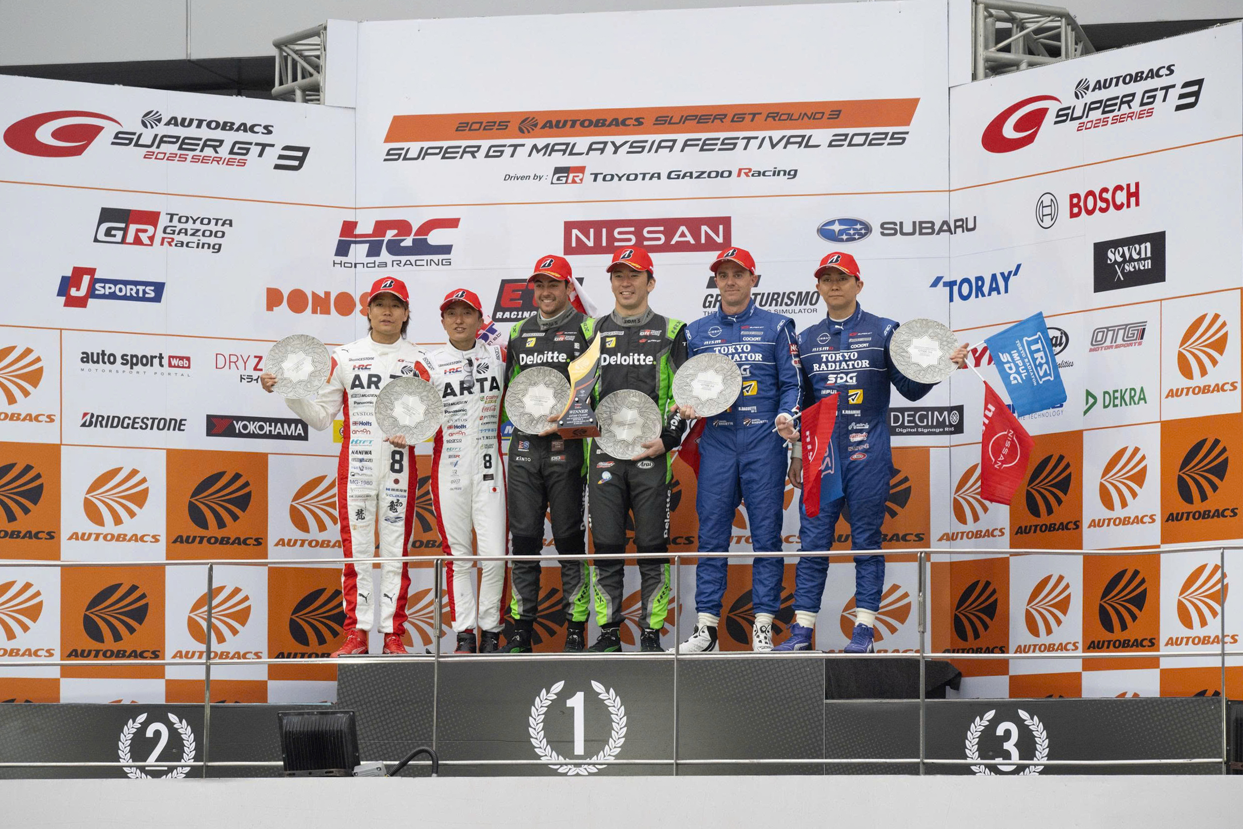 3 doi dua thang cuoc cua hang muc gt500 copy