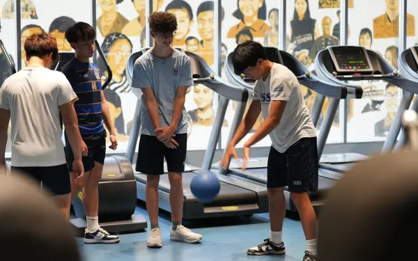 studentdeadliftingfitnessroom