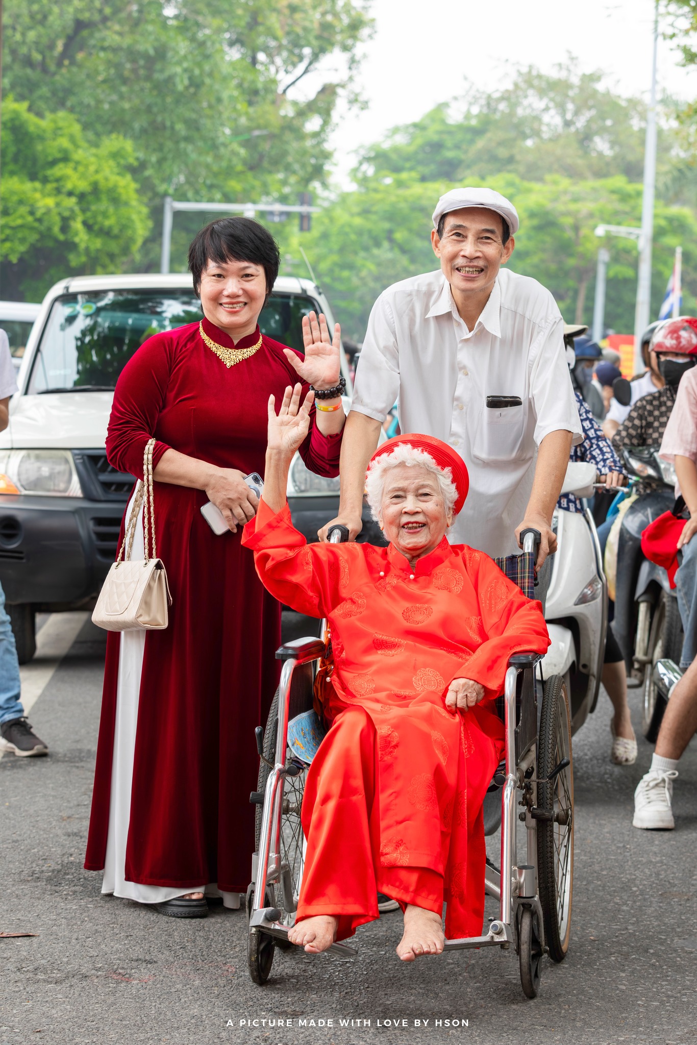 Khi những "em bé" năm xưa trở lại Quảng trường Ba Đình lịch sử - Ảnh 7. Khi những "em bé" năm xưa trở lại Quảng trường Ba Đình lịch sử - Ảnh 7.