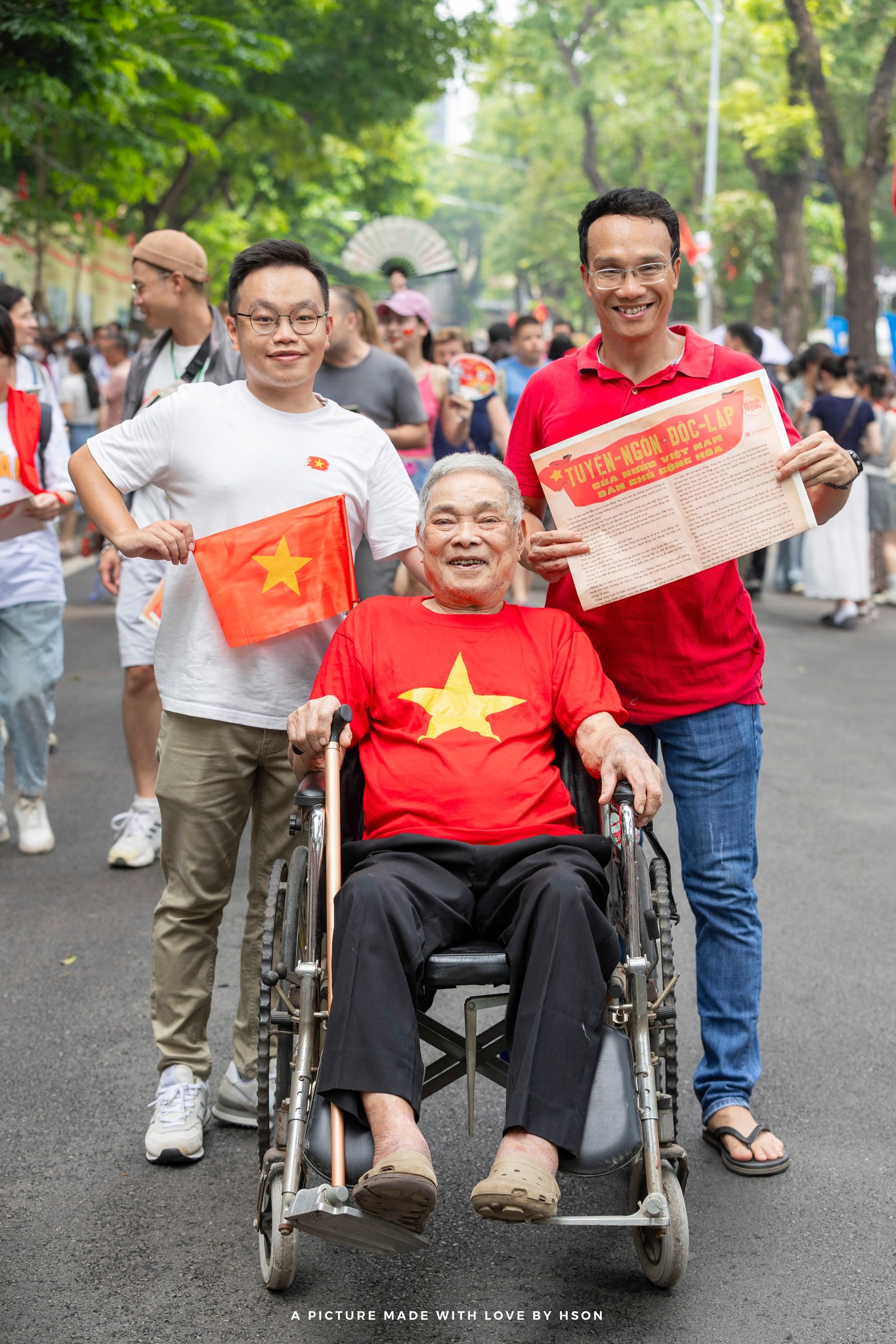 Khi những "em bé" năm xưa trở lại Quảng trường Ba Đình lịch sử - Ảnh 5. Khi những "em bé" năm xưa trở lại Quảng trường Ba Đình lịch sử - Ảnh 5.