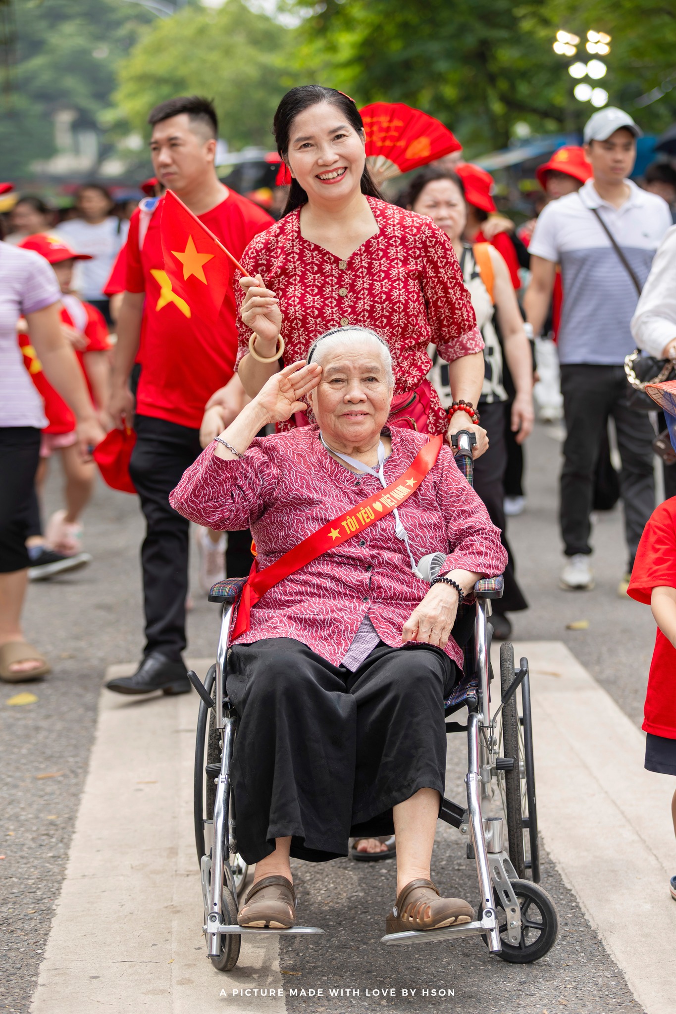 Khi những "em bé" năm xưa trở lại Quảng trường Ba Đình lịch sử - Ảnh 6. Khi những "em bé" năm xưa trở lại Quảng trường Ba Đình lịch sử - Ảnh 6.